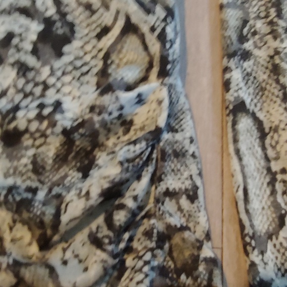 Snake Skin Print Tahari Sheer Blouse Size Small - Picture 3 of 6